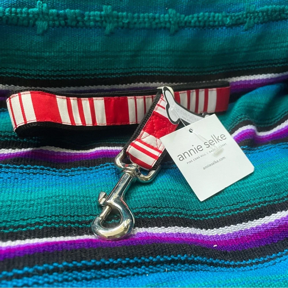 Annie Selke dog leash - red and white NWT